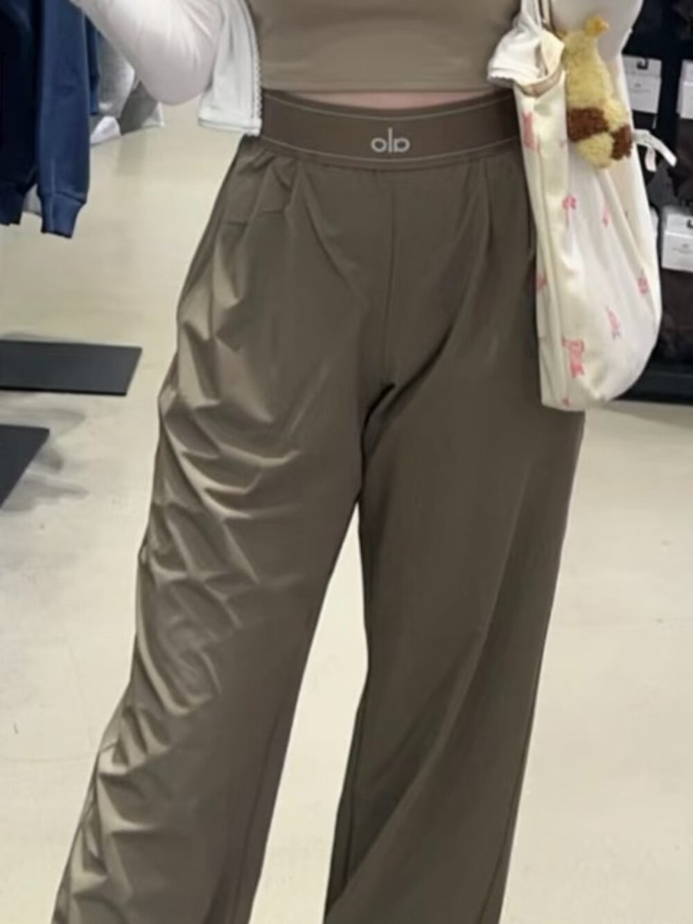 NWT Olive🎄 ALO Yoga Suit Up Pants XXS | Relaxed Fit | Versatile trousers - Picture 7 of 8